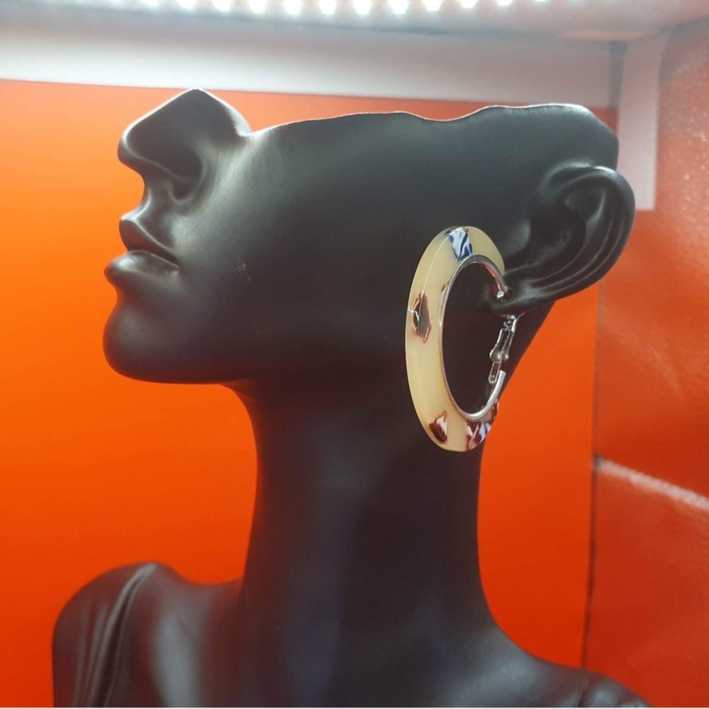 Women’s cream hoop earrings - Picture 2 of 4